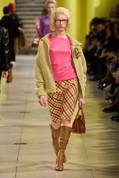 Look 19